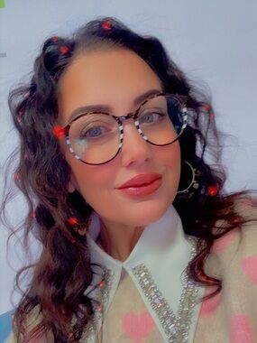 Meet your Posher, Angela